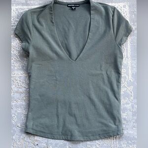 James Perse STRETCH LOTUS DEEP V SHORT SLEEVE TEE. Size 2